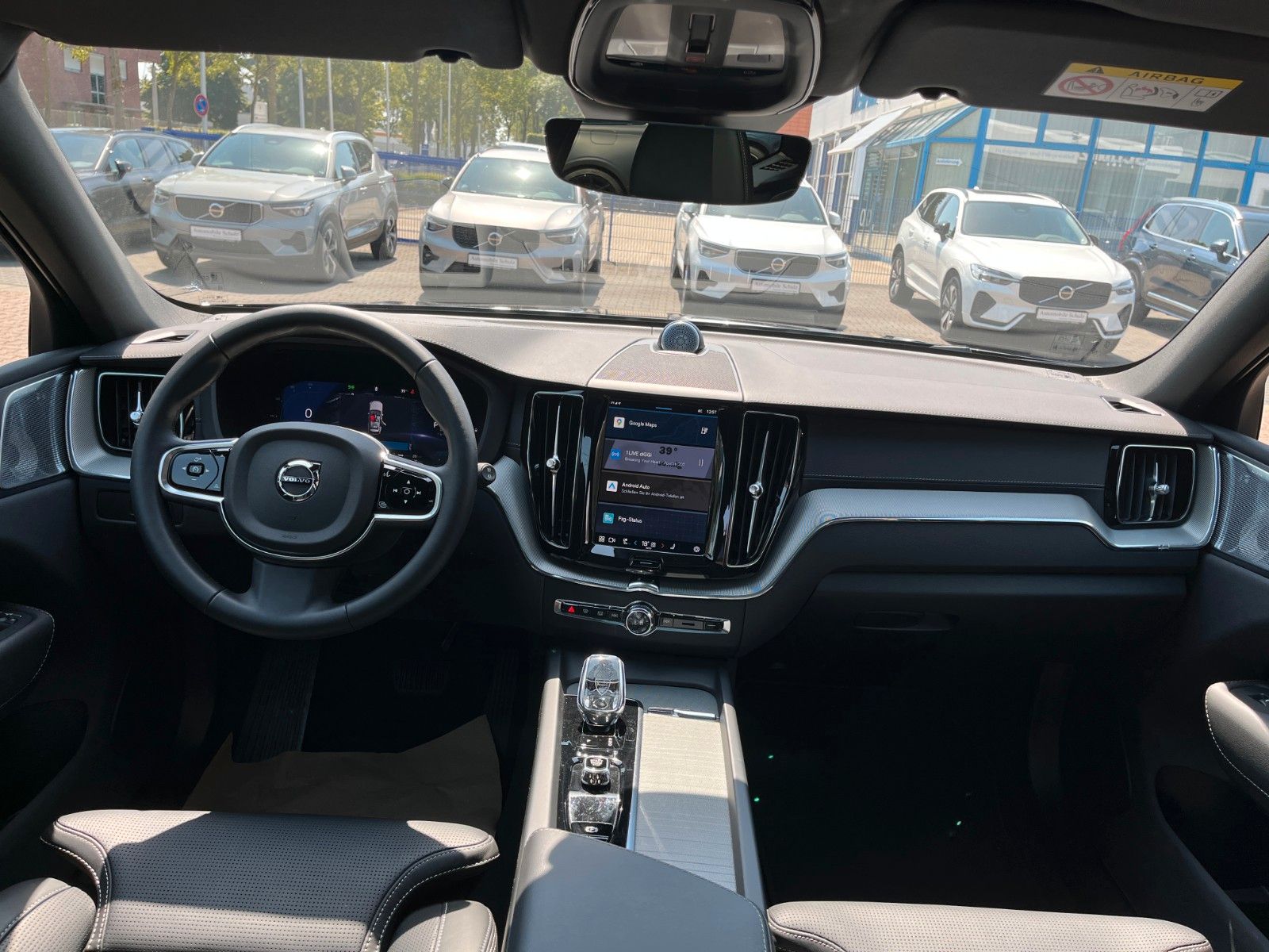 Volvo XC60 T6 Plug-in Hybrid ULTRA BLACK EDITION - Samsaru's Car Outlet
