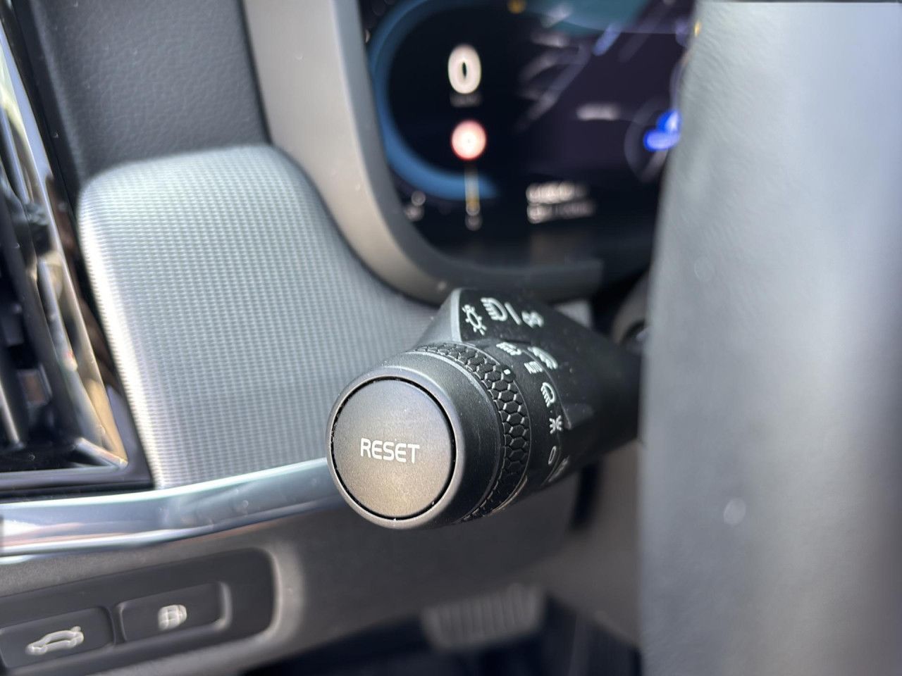 Volvo S90 Plus Dark Recharge Plug-In Hybrid AWD LED
