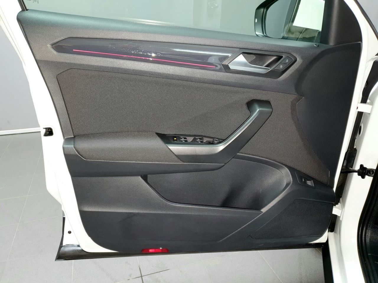 Volkswagen T-Roc 1.5 TSI DSG - Samsaru's Car Outlet