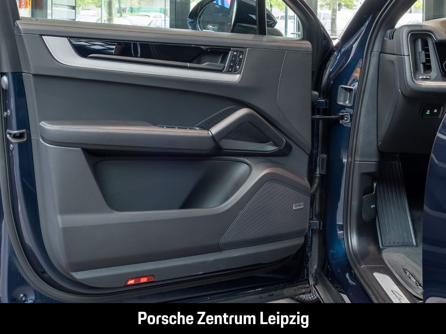 Porsche Cayenne E-Hybrid Coupe Sportabgas HD-Matrix Beif