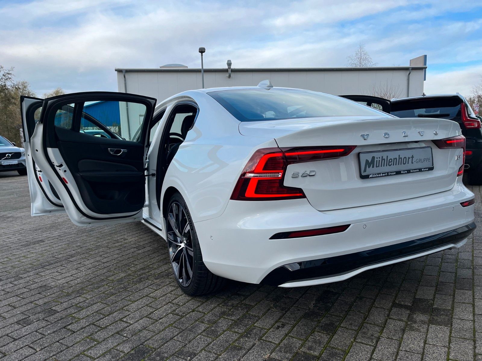 Volvo S60 B4 B DKG PLUS DARK - Sofort lieferbar -