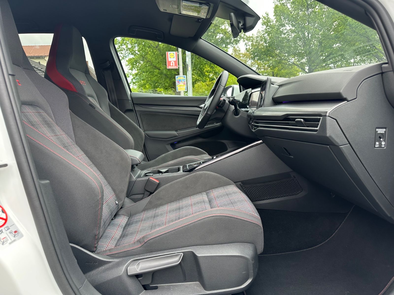 Volkswagen Golf VIII GTI - Samsaru's Car Outlet