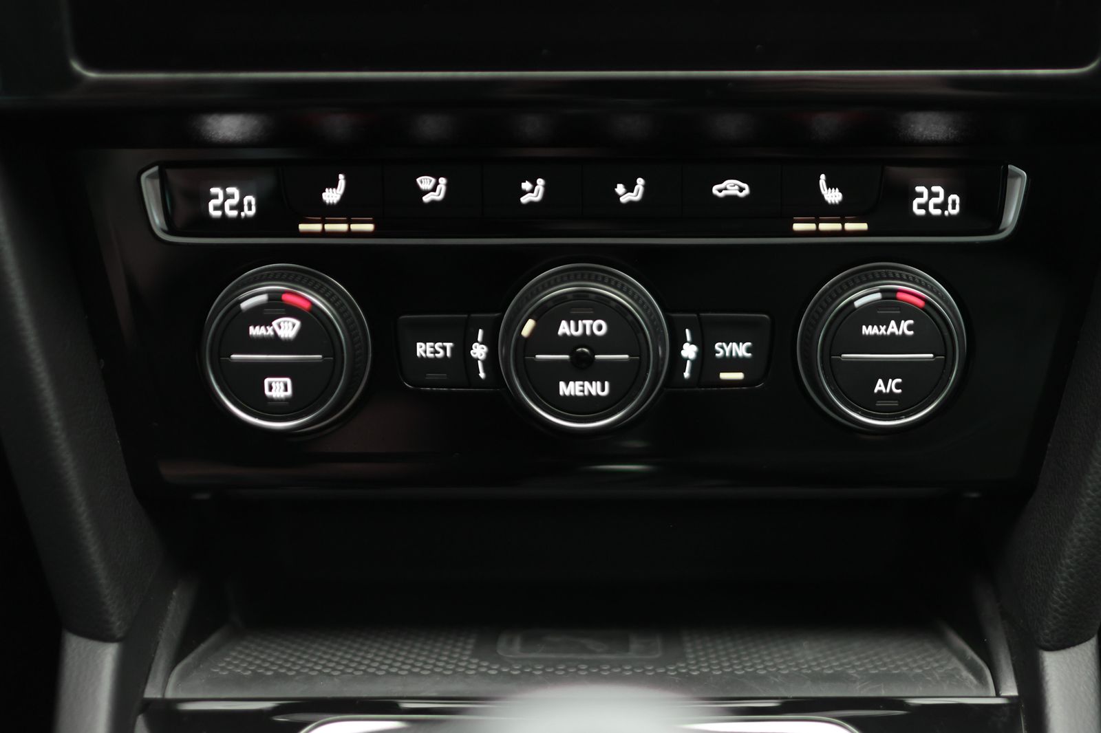 Volkswagen Passat LIMOUSINE 1.5 TSI ELEGANCE - Samsaru's Car Outlet
