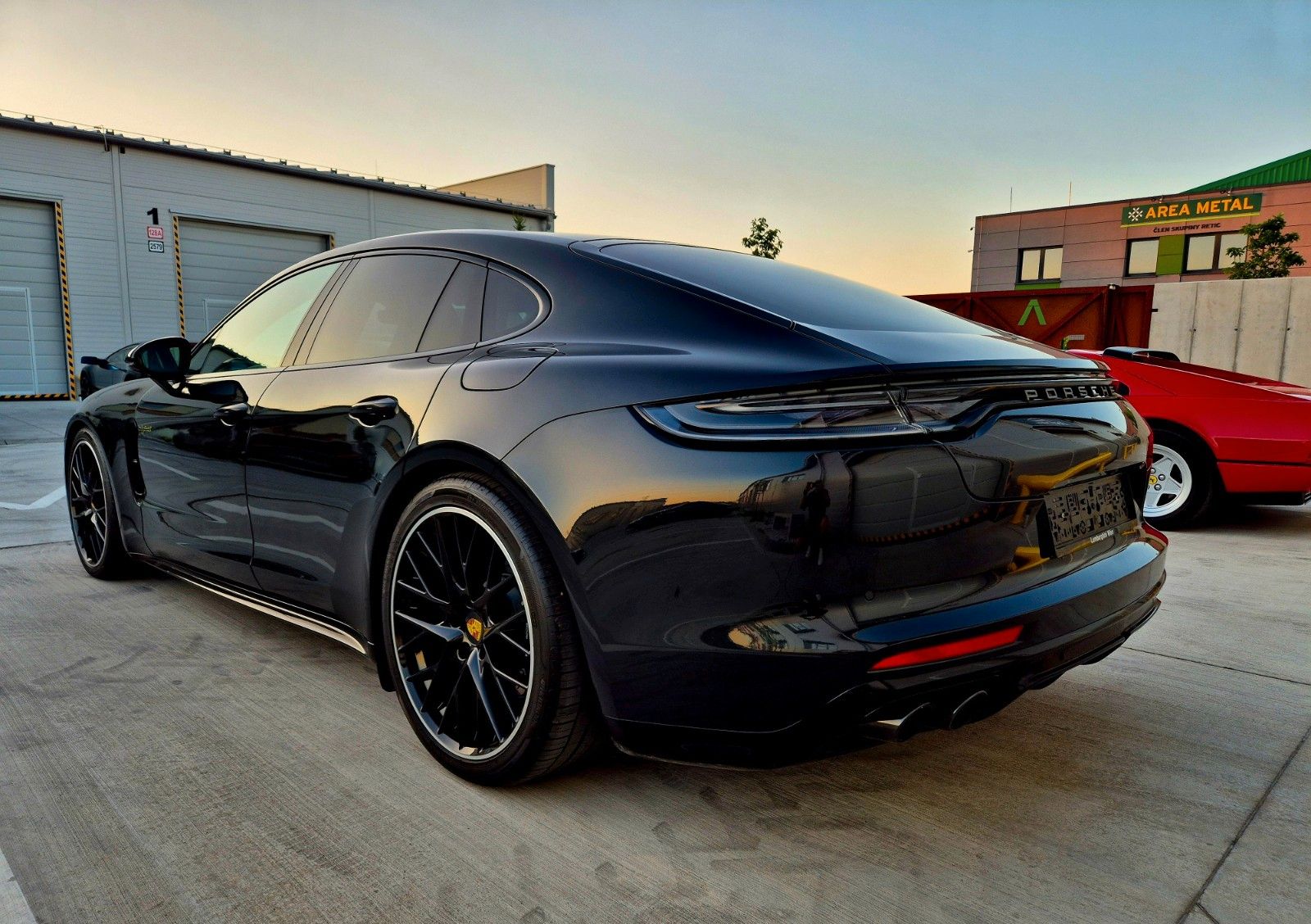 Porsche Panamera 4 E-Hybrid Platinum Edition