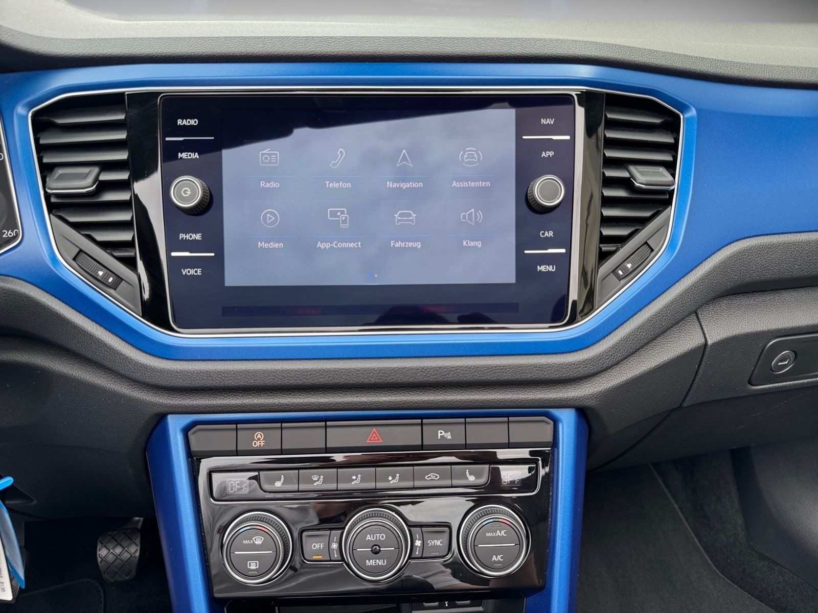 Volkswagen T-Roc 1.5 TSI Style - Samsaru's Car Outlet