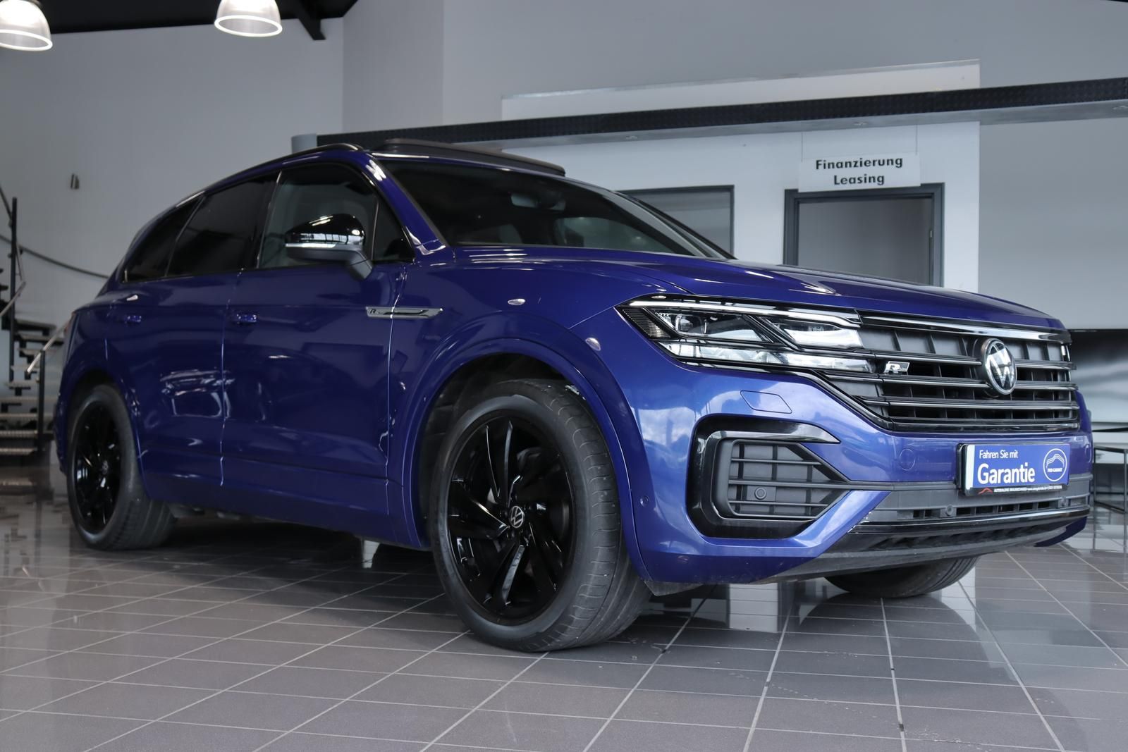 Volkswagen Touareg 3.0 TDI 4M R-LINE BLACK - Samsaru's Car Outlet