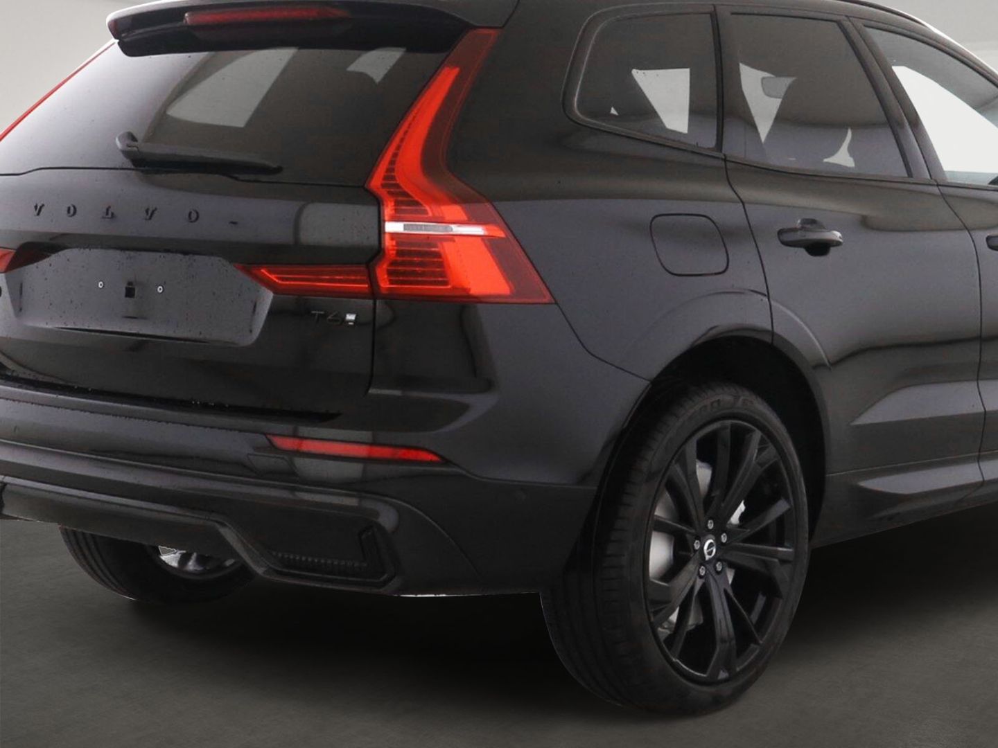 Volvo XC60 T6 Plus Black Edition Plug-In Hybrid AWD - Samsaru's Car Outlet