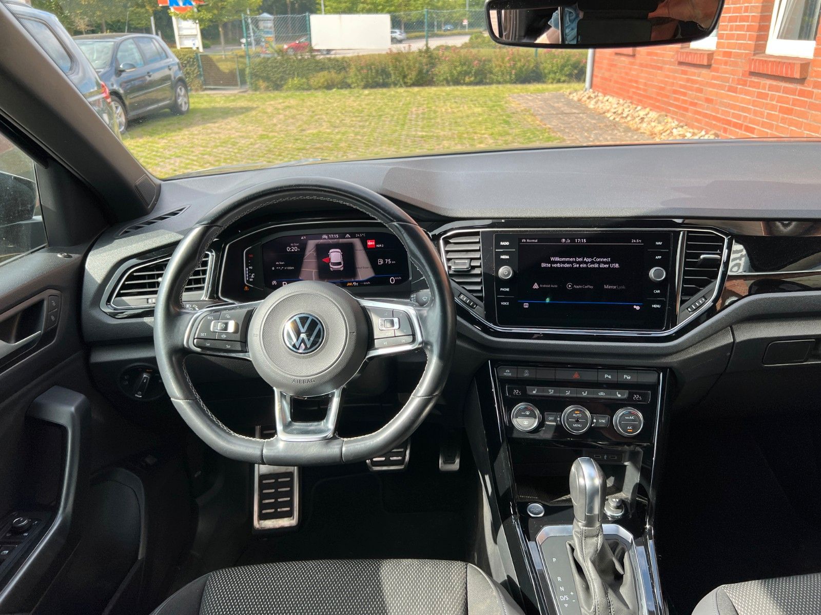 Volkswagen T-Roc 1.5TSi DSG Black - Samsaru's Car Outlet