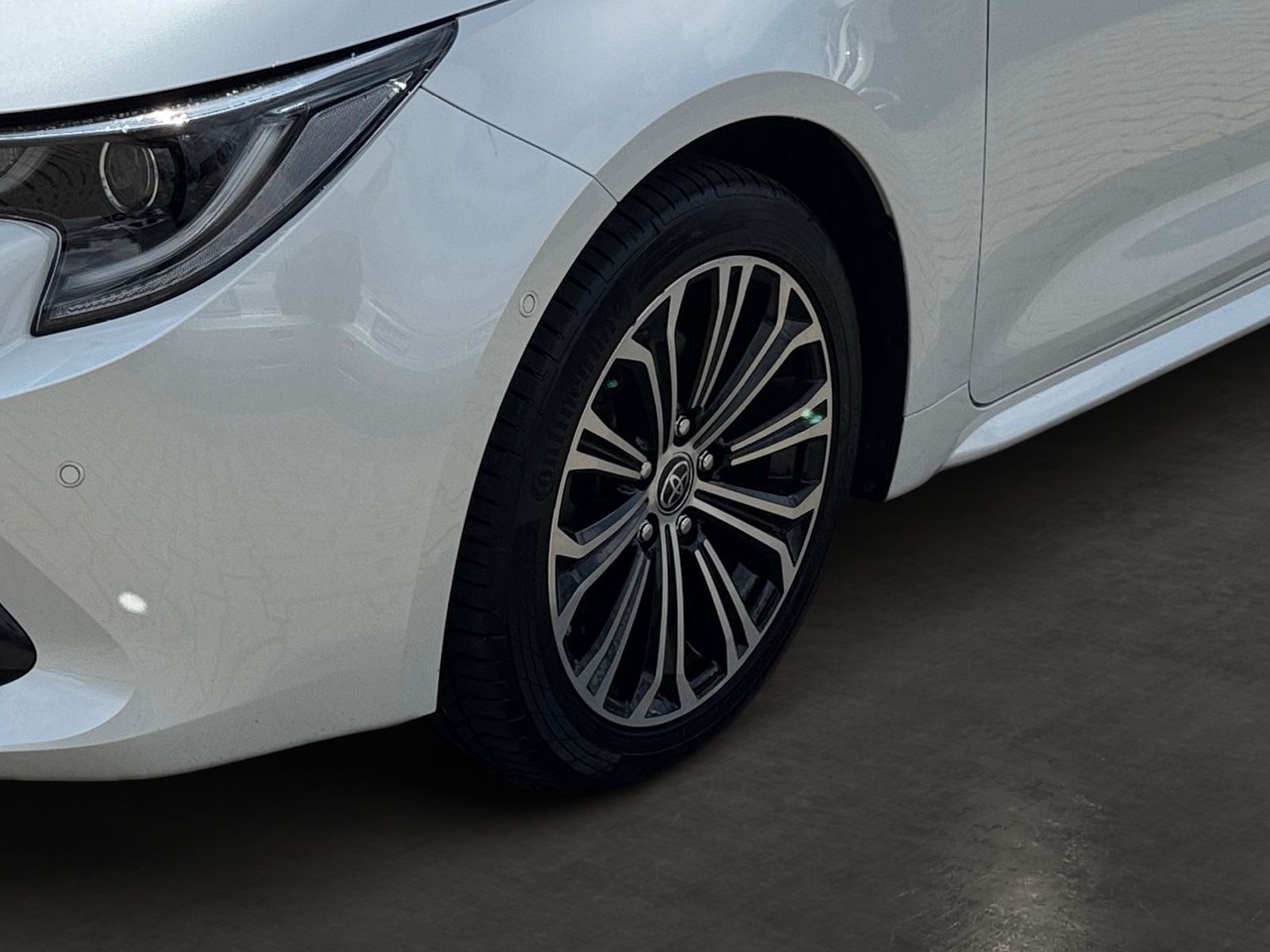 Toyota Corolla 2.0-l-Hybrid Touring Sports - Samsaru's Car Outlet