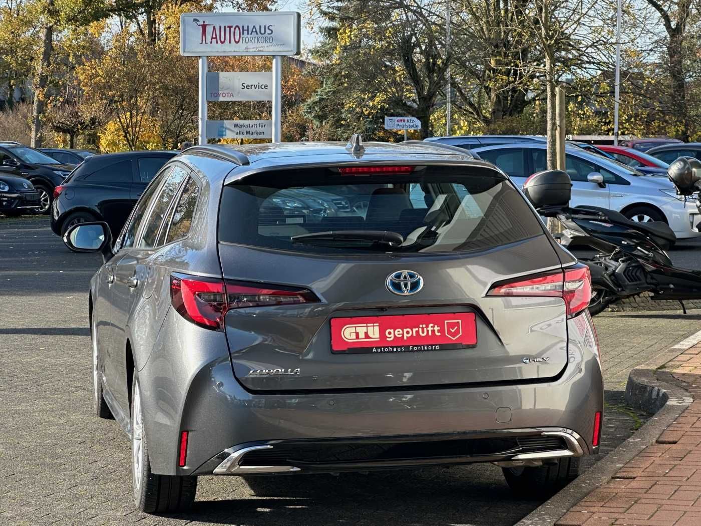 Toyota Corolla Touring Sports 1.8 Hybrid - LED, NAVI, S
