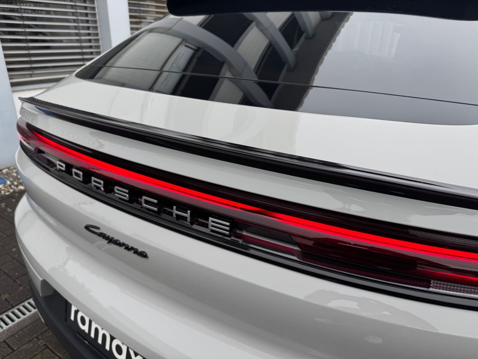 Porsche E-Hybrid Coupé INNODRIVE-LUFTF-PANO-MASSAGE-VOLL