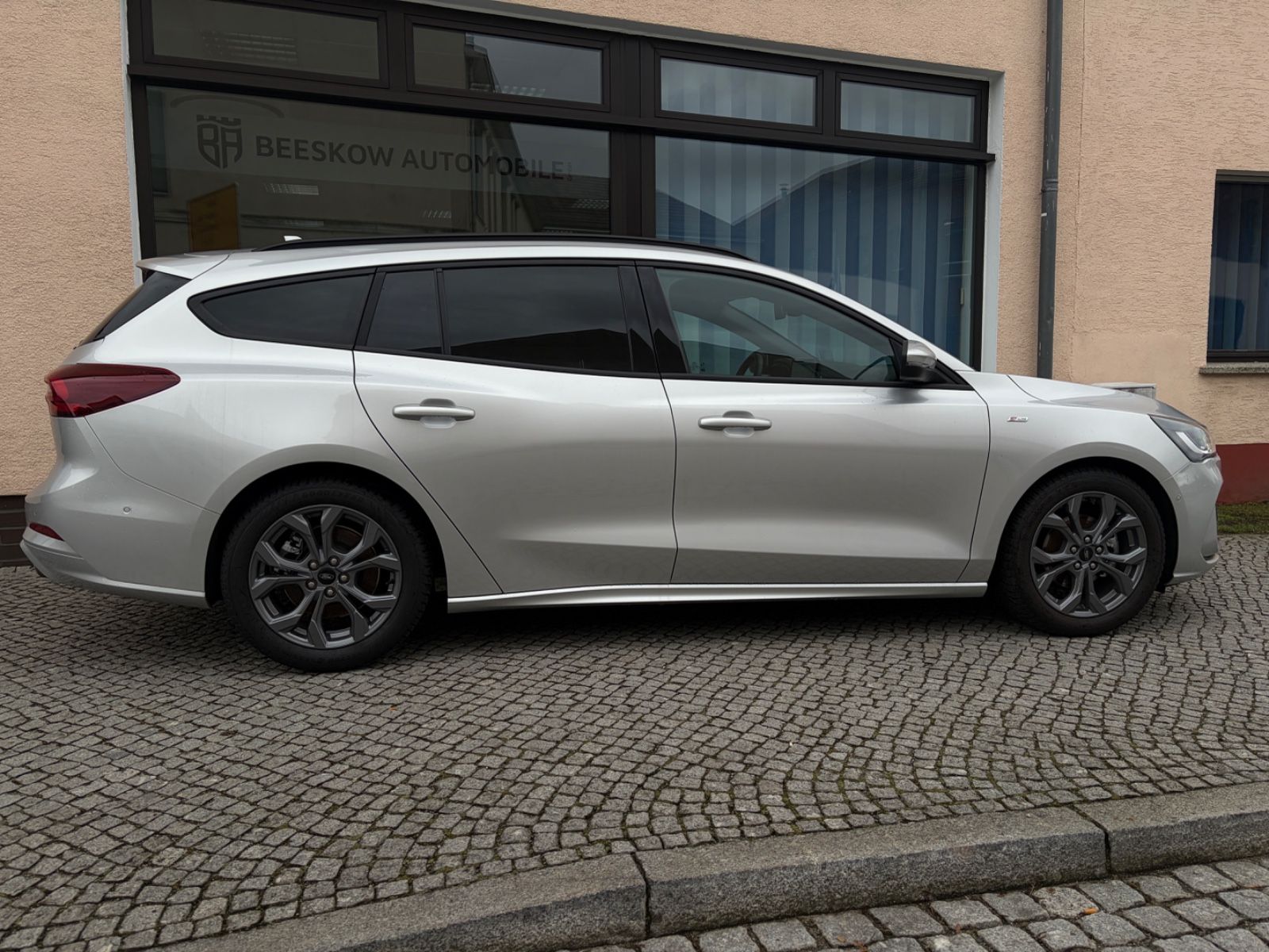 Ford Focus Turnier ST-Line X Automatik Kamera LED Nav