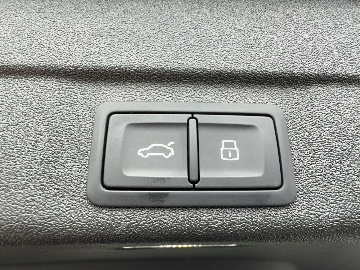 Audi A5 Avant e-hybrid 220kW S-LINE MATRIX+B&O+PANO