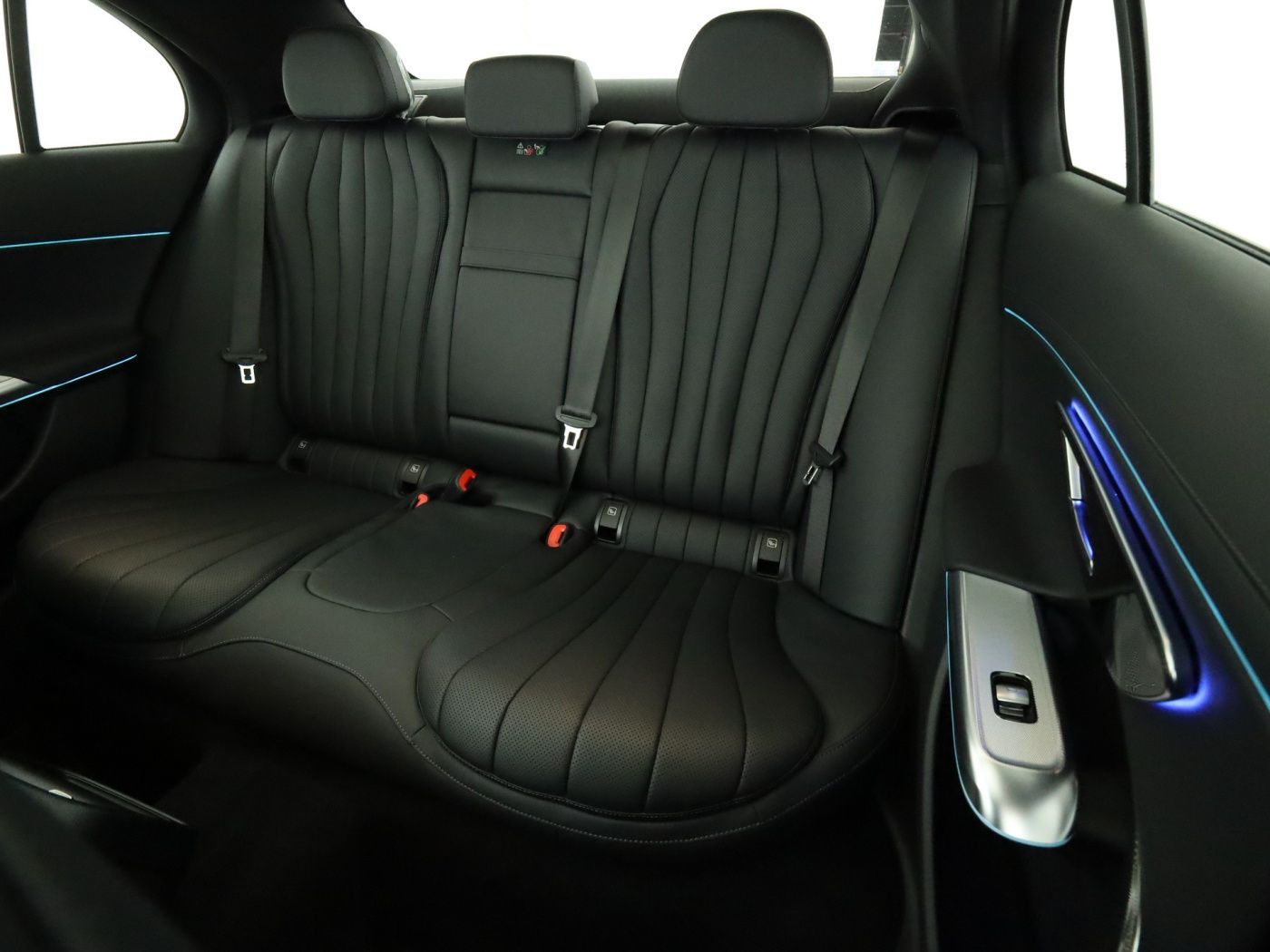 Mercedes-Benz E 450 d 4M *AMG Prem*Pano*360°*AHK*Sitzklima*HUD