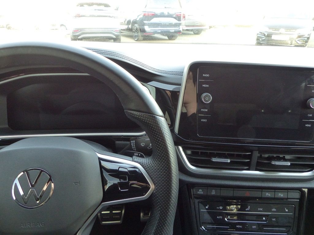 Volkswagen T-Roc 1.5 TSI DSG R-Line - Samsaru's Car Outlet