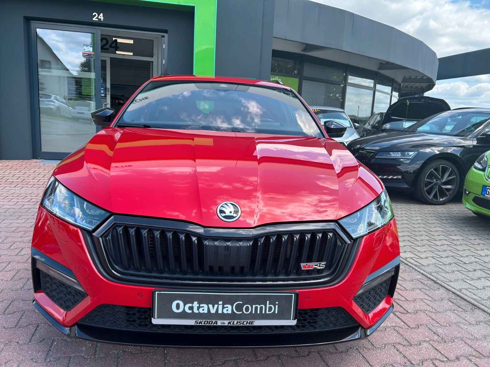 Skoda OCTAVIA Combi RS Plus - Samsaru's Car Outlet