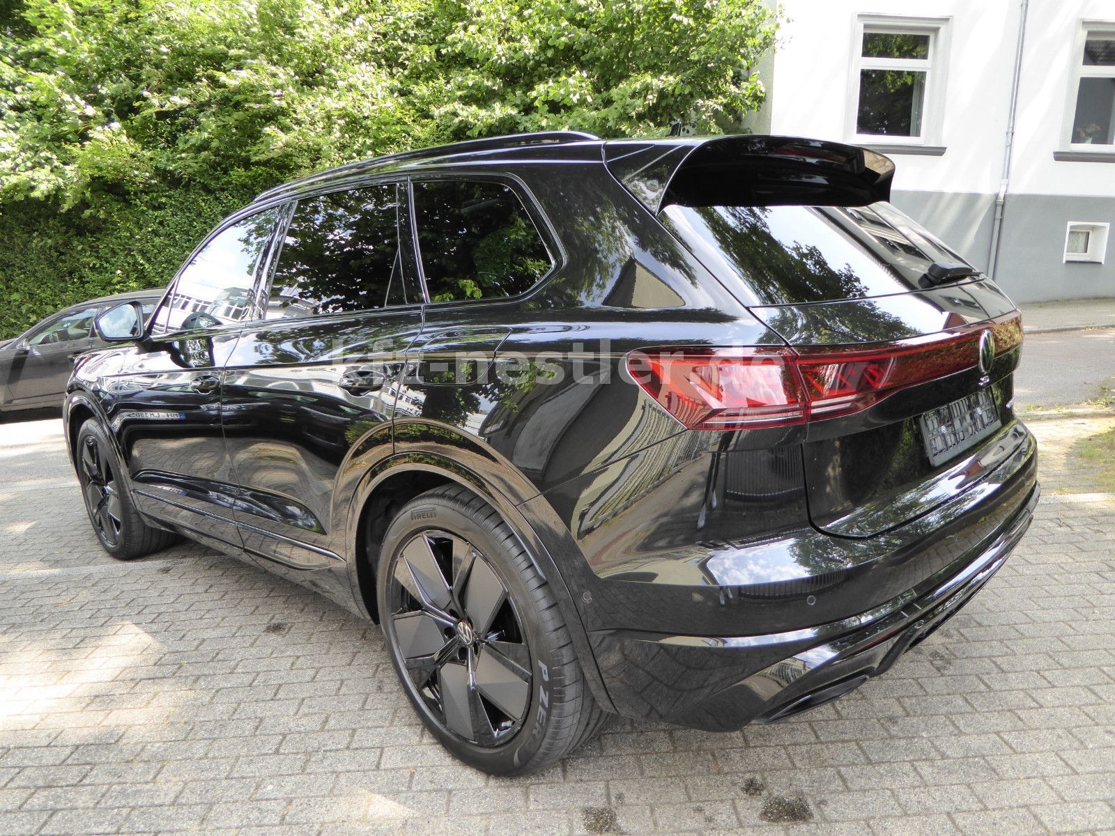 Volkswagen Touareg R eHybrid - Samsaru's Car Outlet