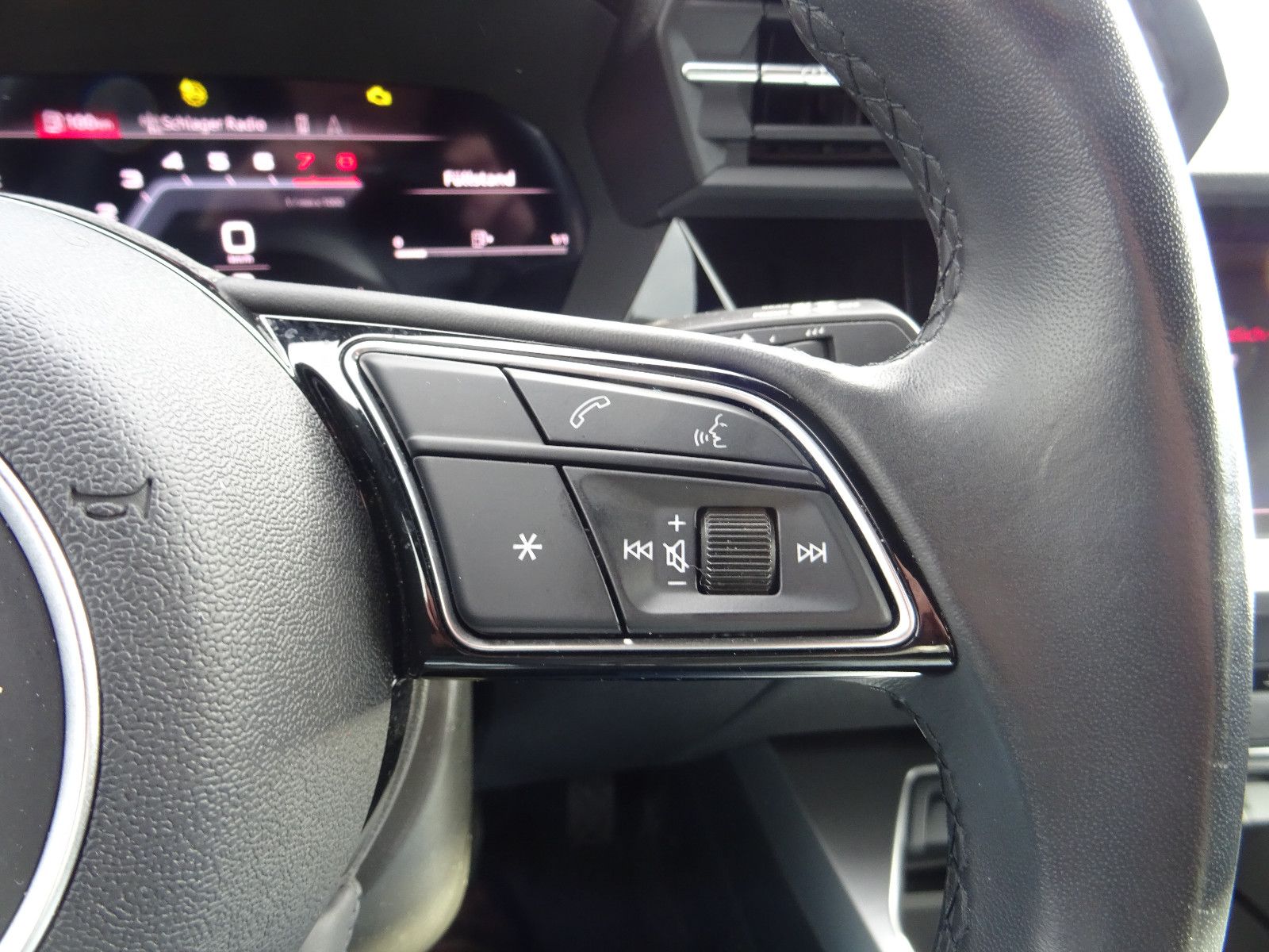 Audi A3 Sportb 30TFSI S line Navi LED SHZ Virtuell