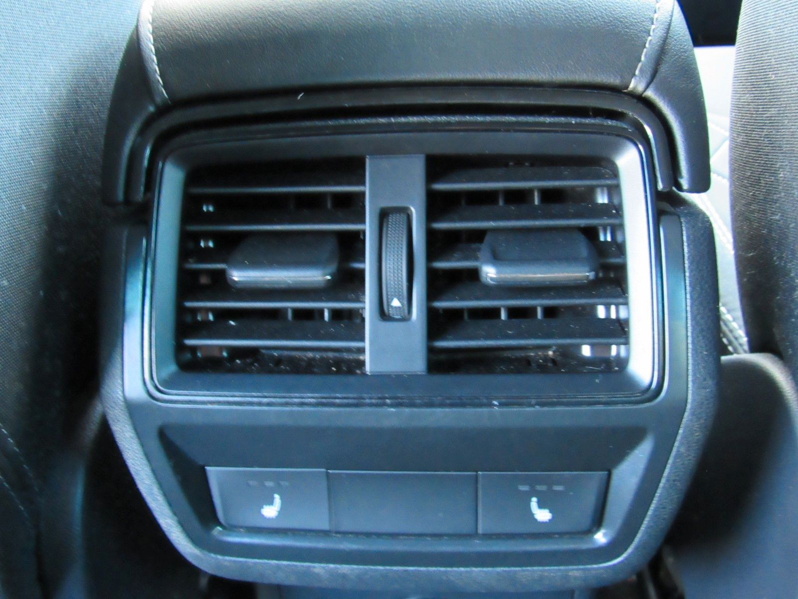 Skoda Karoq 2.0l TDI DSG 4x4 Sportline AHK 360° CANTON
