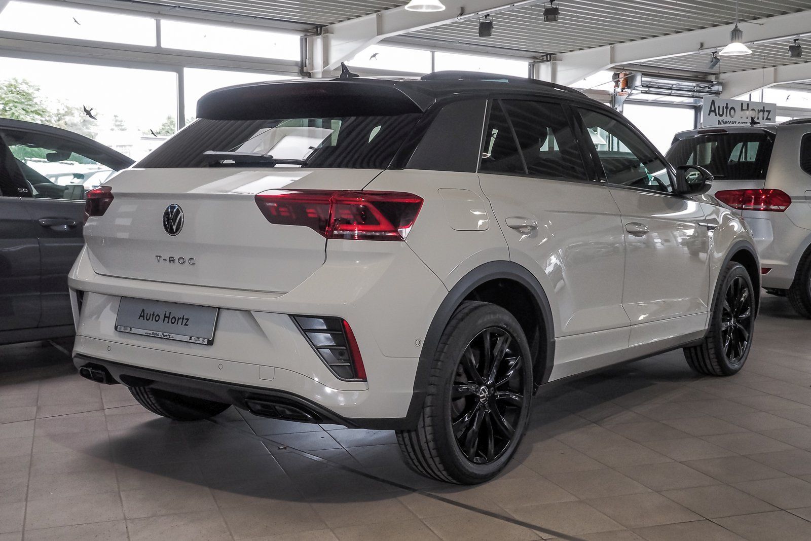 Volkswagen T-Roc R-Line 1.5 TSI - Samsaru's Car Outlet