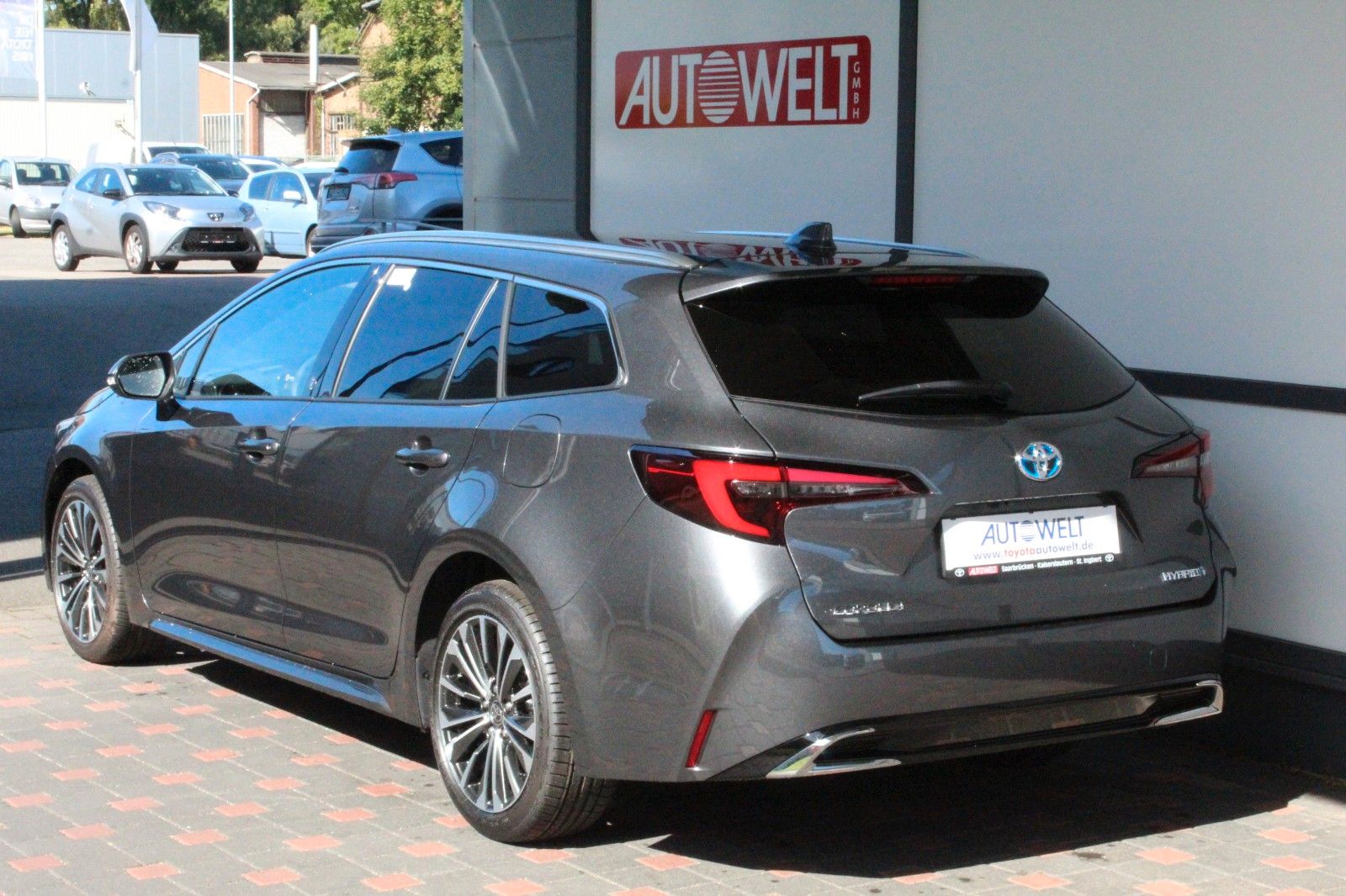 Toyota Corolla Touring Sports 1.8 Hybrid - Samsaru's Car Outlet