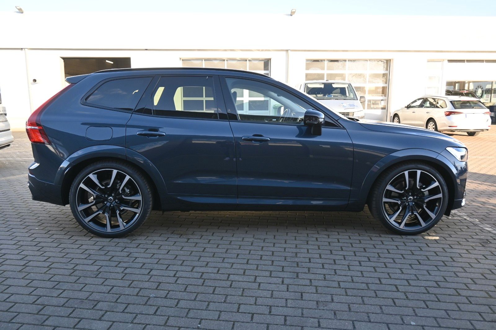 Volvo XC60 B5 B AWD Ultra Dark*PANO*360°*LUFT*ACC*AHK