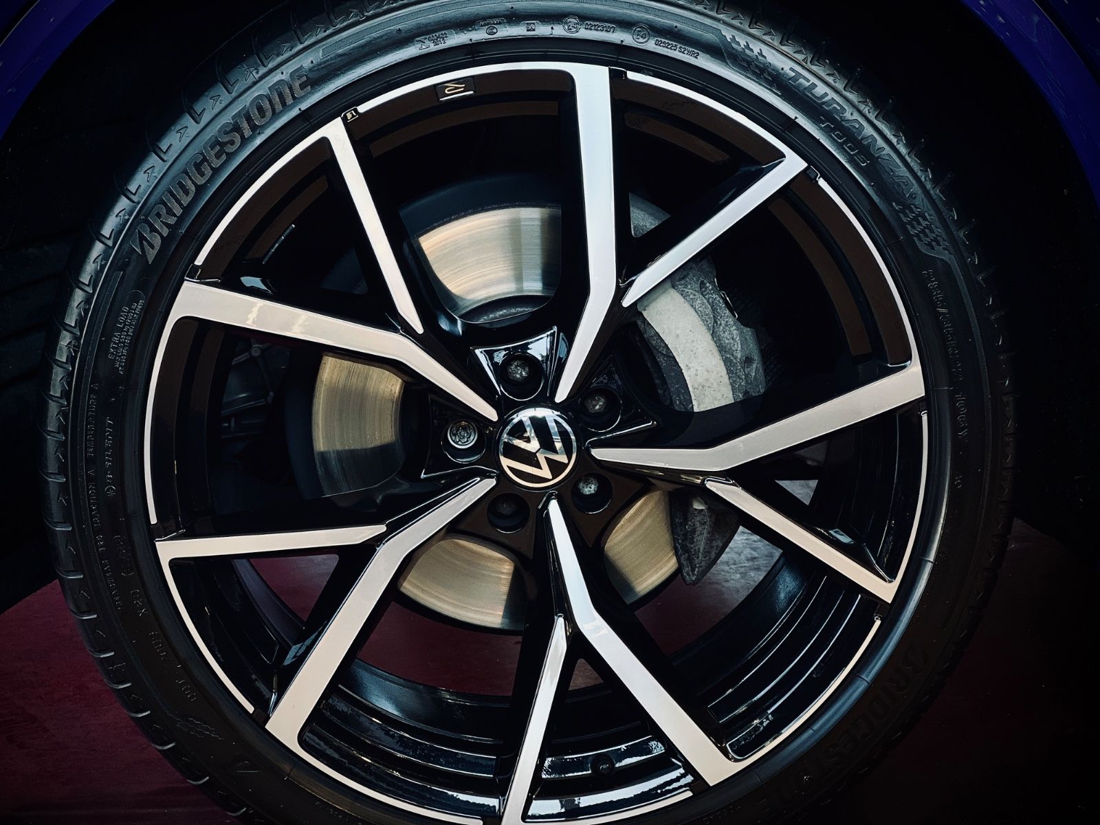 Volkswagen Touareg R-Line 4Motion - Samsaru's Car Outlet
