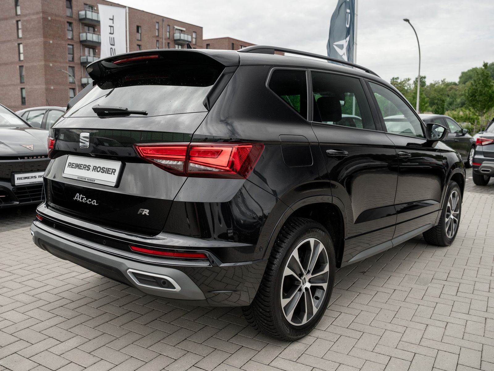 Seat ATECA FR 1.5 TSI DSG AHK Kam. Navi Pano Sportp.