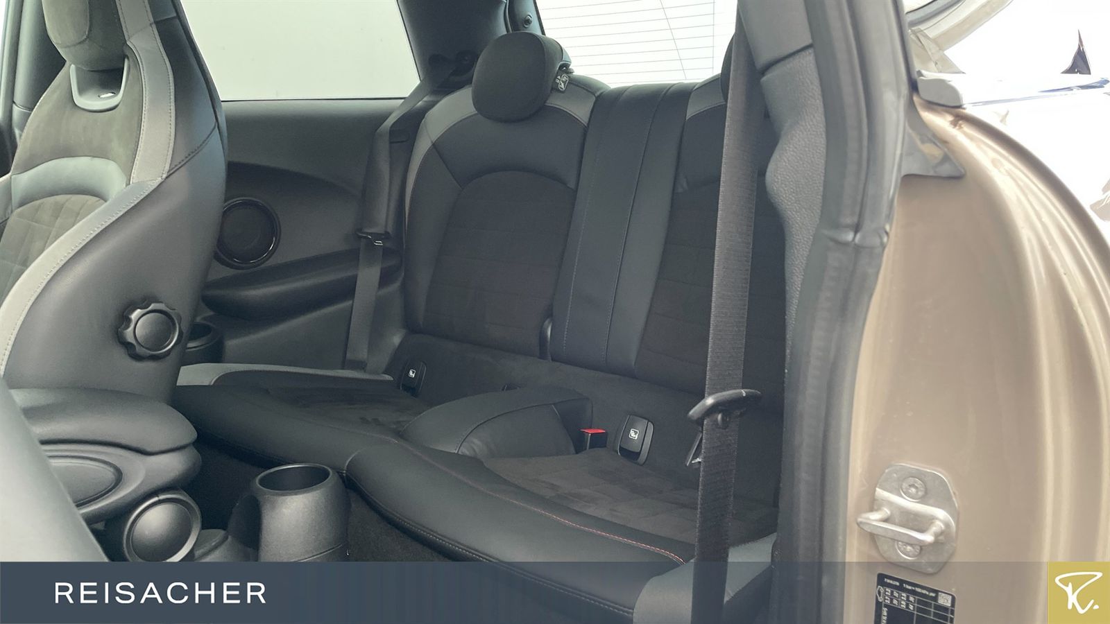 MINI Cooper A JCWTrim - Samsaru's Car Outlet