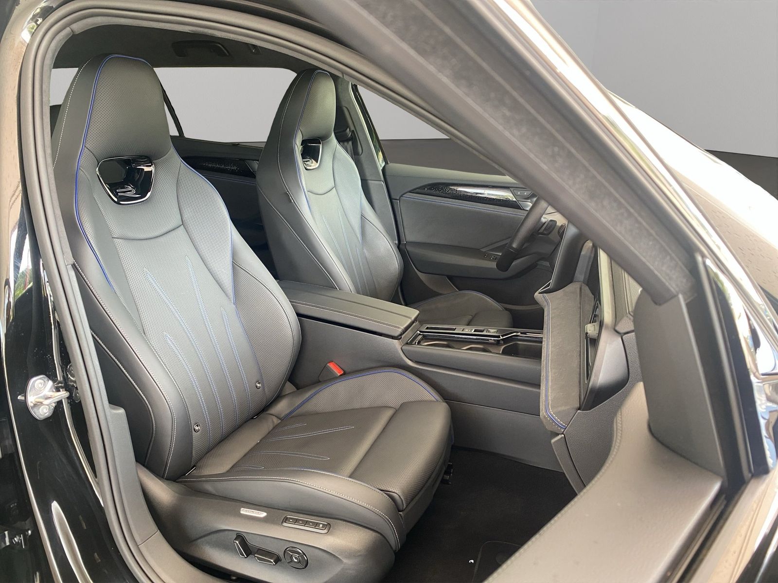 Volkswagen Passat Variant R-Line 2.0 TDI DSG 4Motion 360