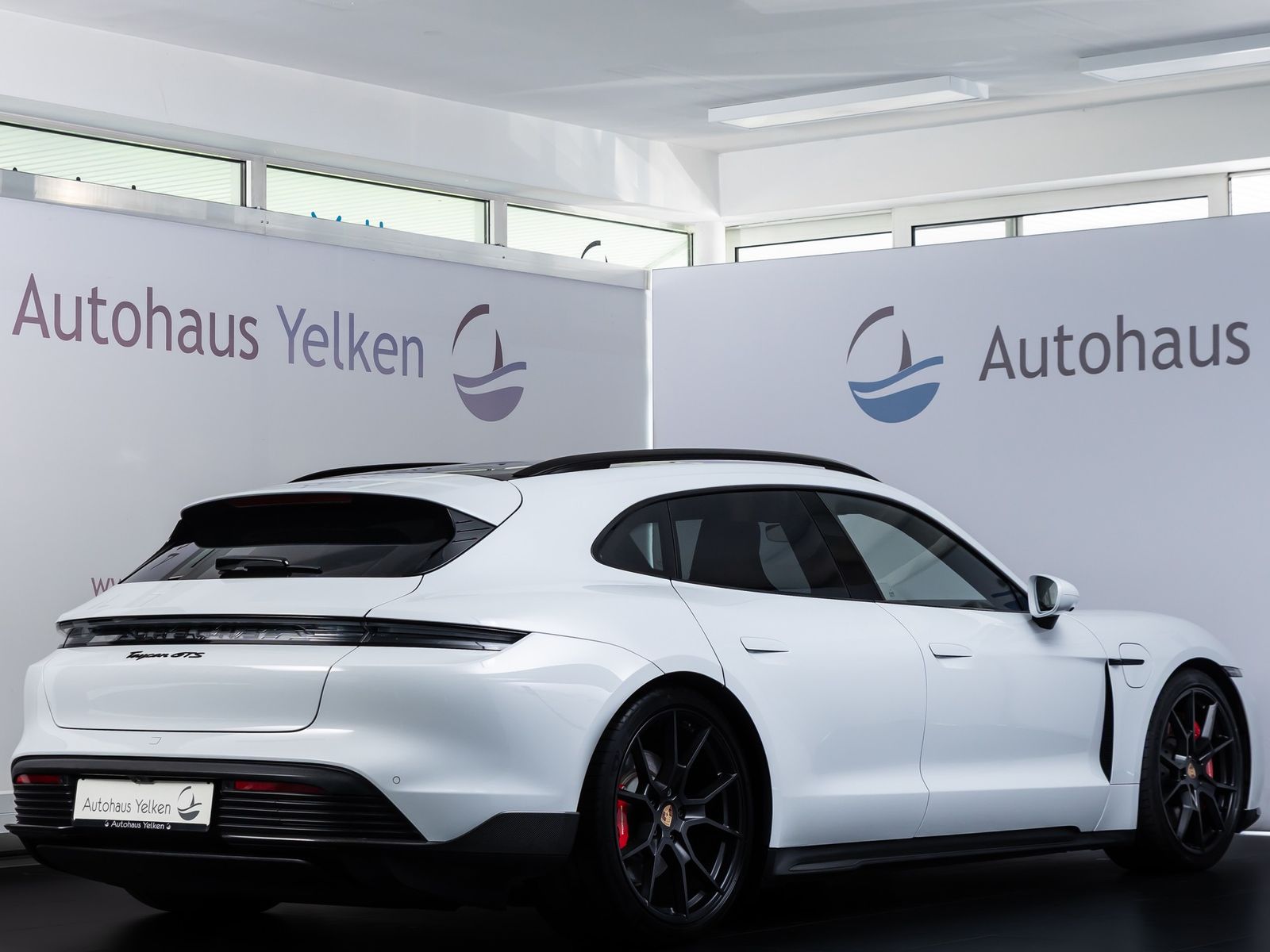 Porsche Taycan GTS Sport Turismo SPORTDESIGN CARBON*PANO