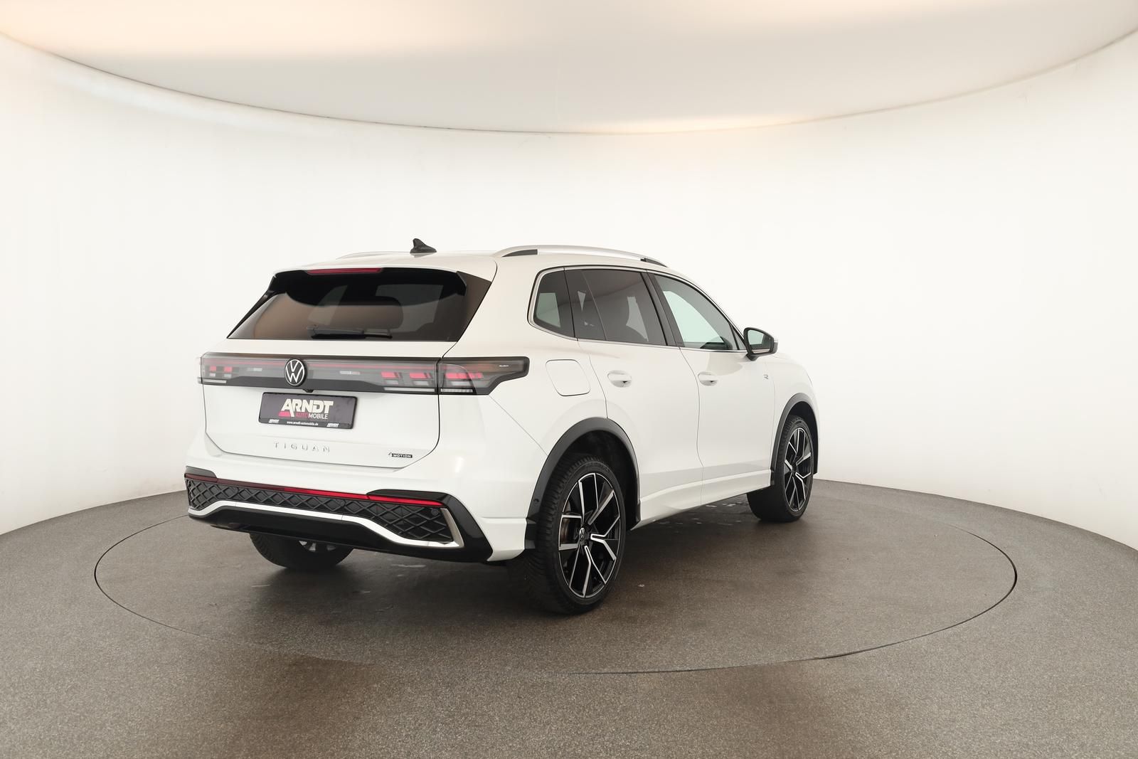 Volkswagen Tiguan 2.0 TDI 4M DSG R-Line Leder Pano Navi 360