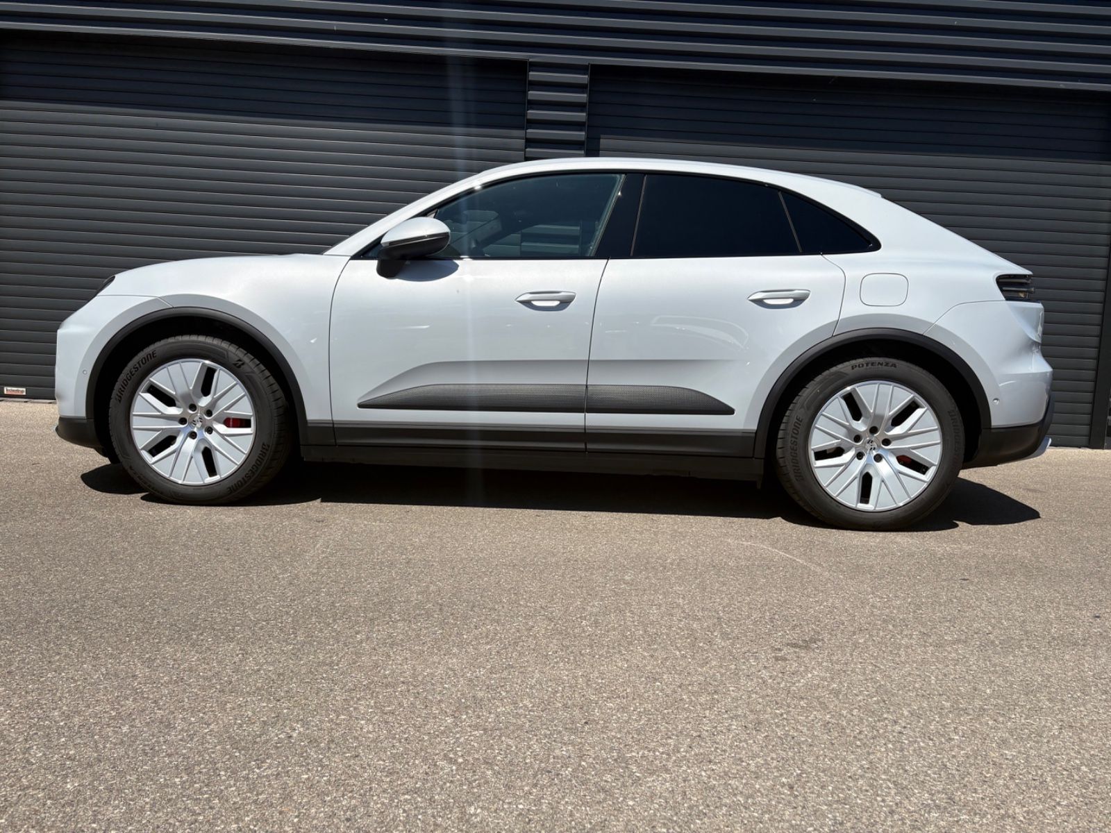 Porsche Macan Electric 4 S - Samsaru's Car Outlet