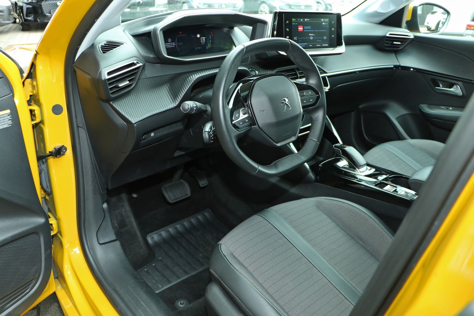 Peugeot E-208 e-Allure - Samsaru's Car Outlet