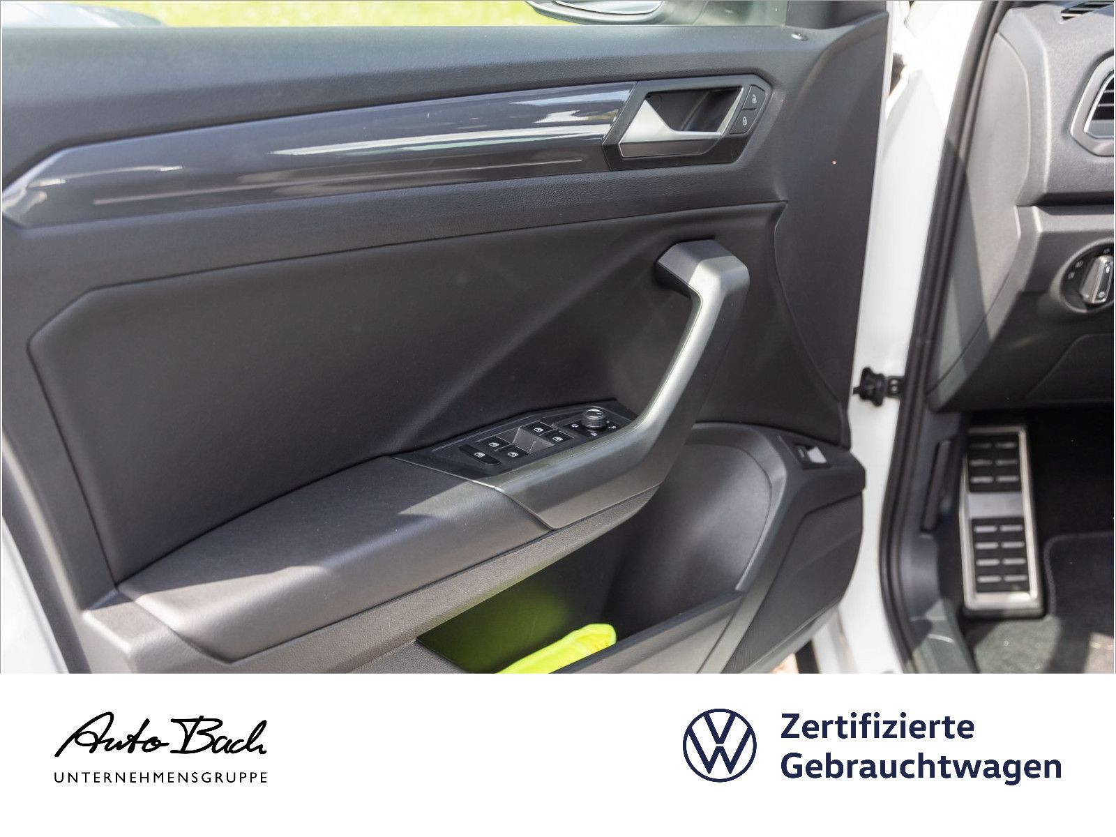 Volkswagen T-Roc 1.5 TSI Sport DSG - Samsaru's Car Outlet