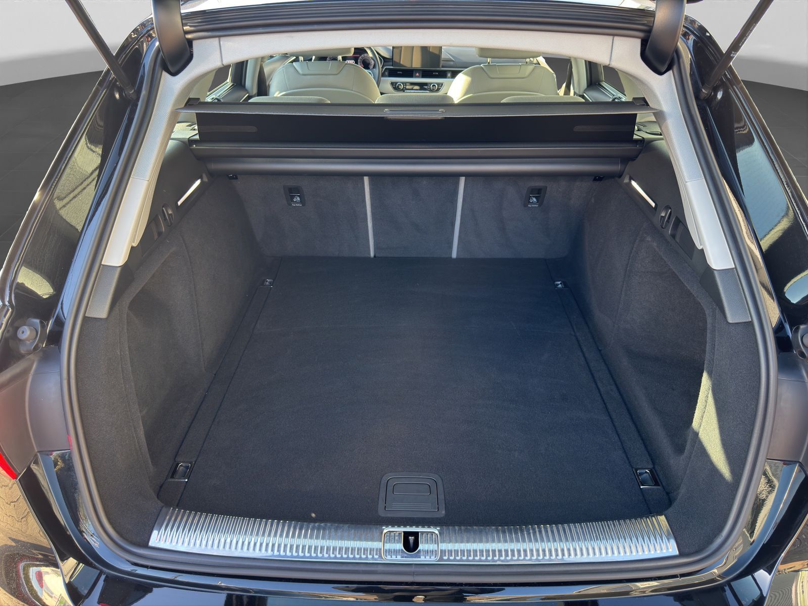Audi A4 Avant 35 2.0 TFSI - Samsaru's Car Outlet