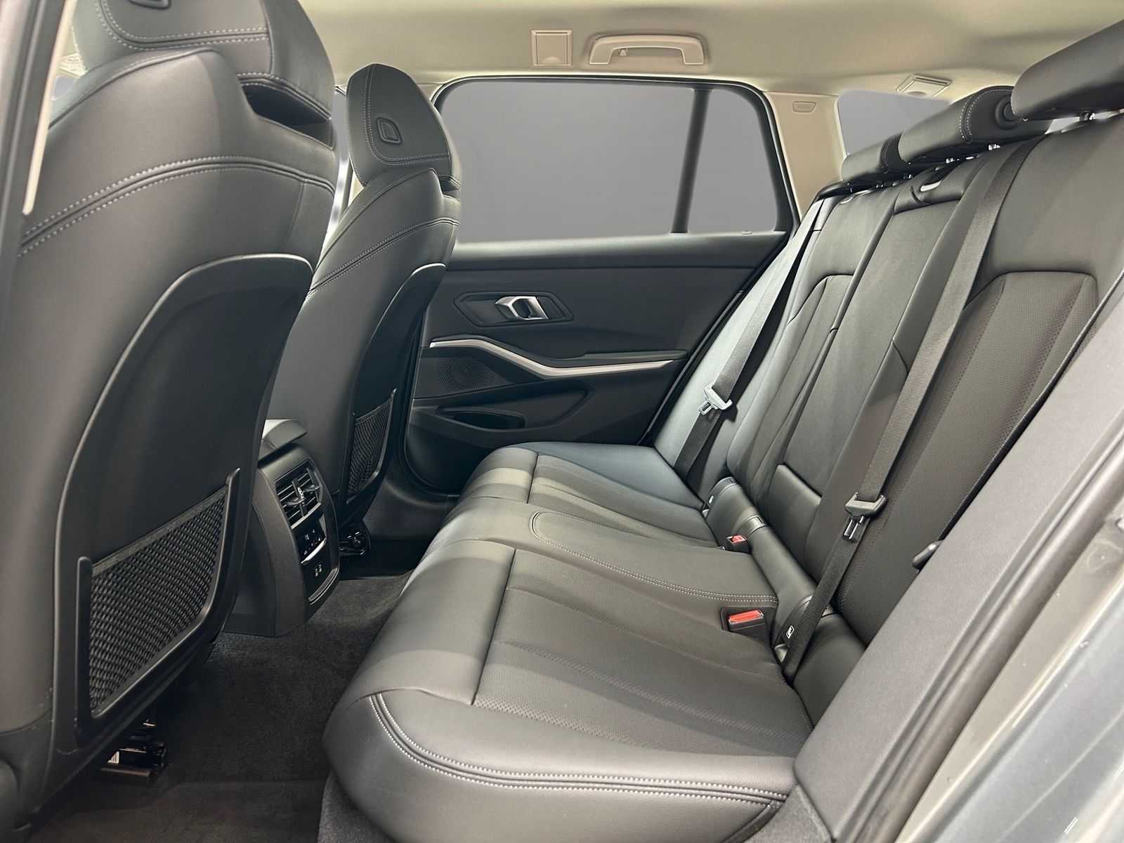 BMW 320d LiveCockpitProf - Samsaru's Car Outlet