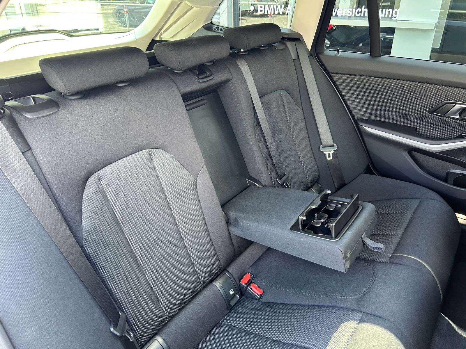 BMW 320d Touring - Samsaru's Car Outlet