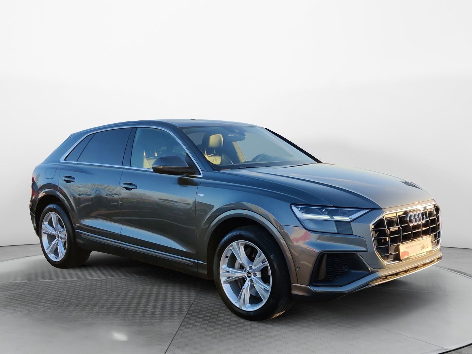 Audi Q8 55 TFSI e q. Tiptr. S-Line - Samsaru's Car Outlet