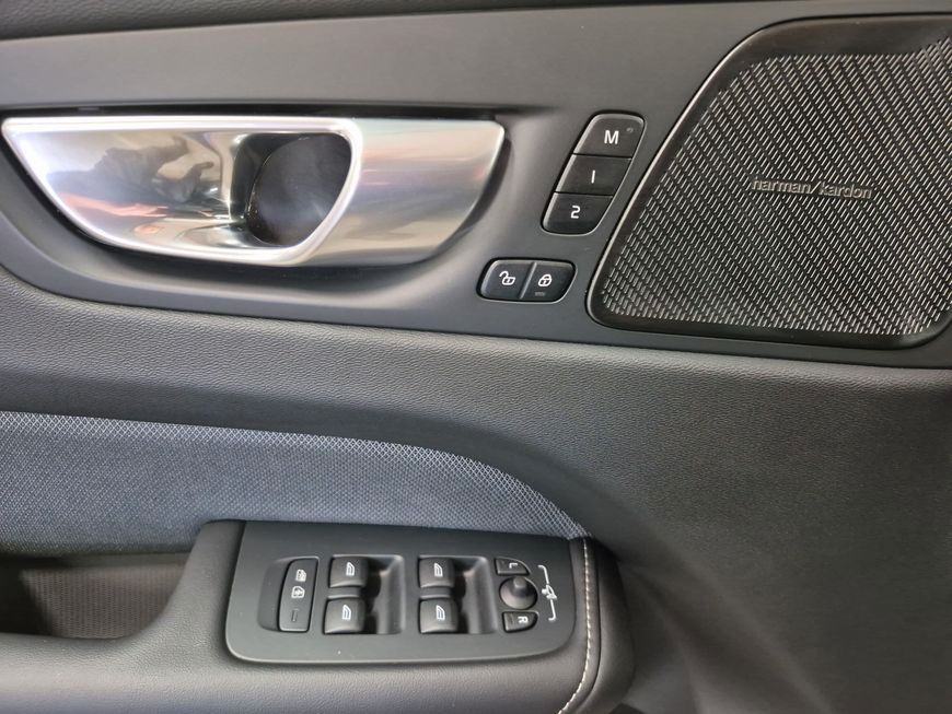 Volvo XC60 B4 D Plus Dark  Business*Sound H&K*360°View