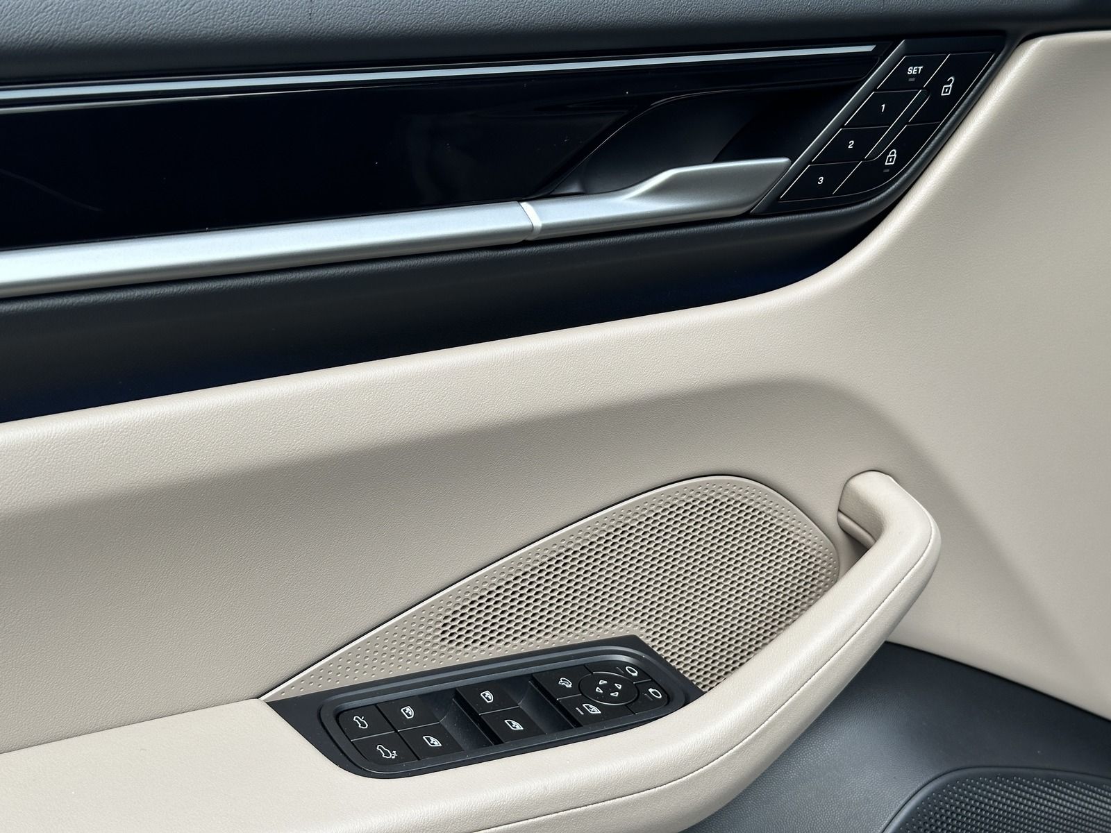 Porsche Macan 4 INNODRIVE - Samsaru's Car Outlet