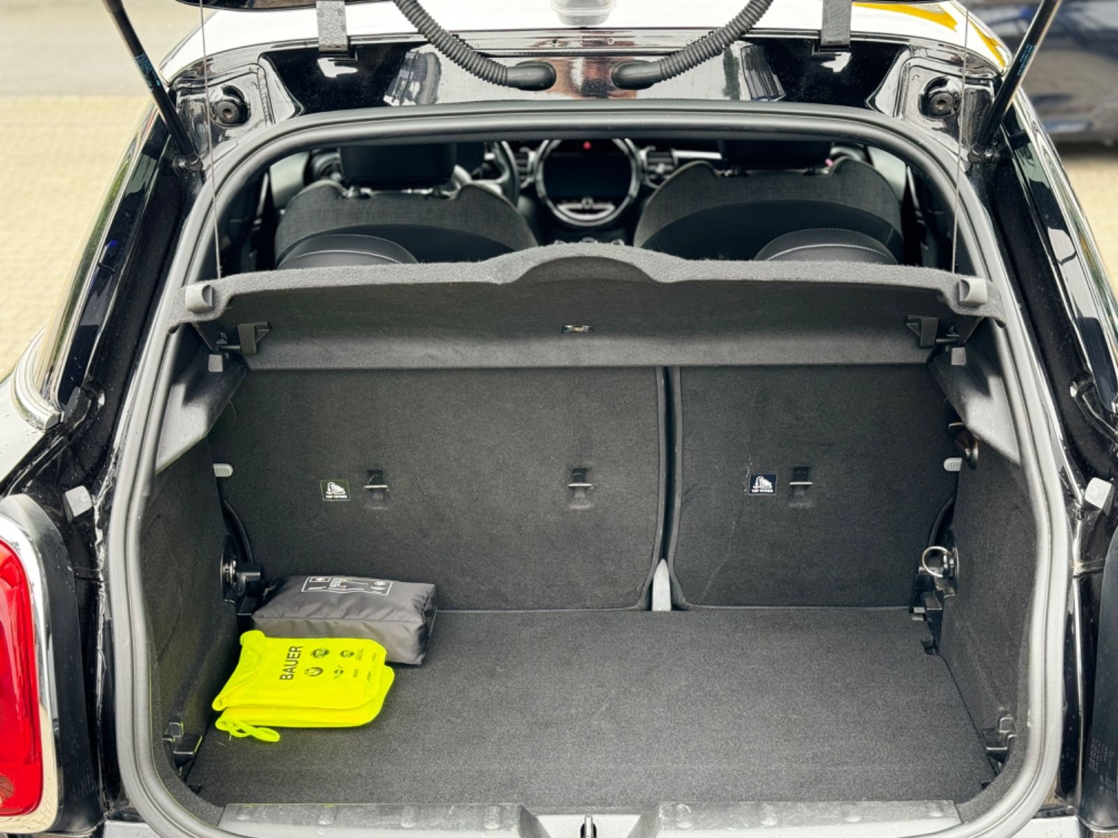 MINI Cooper - Samsaru's Car Outlet