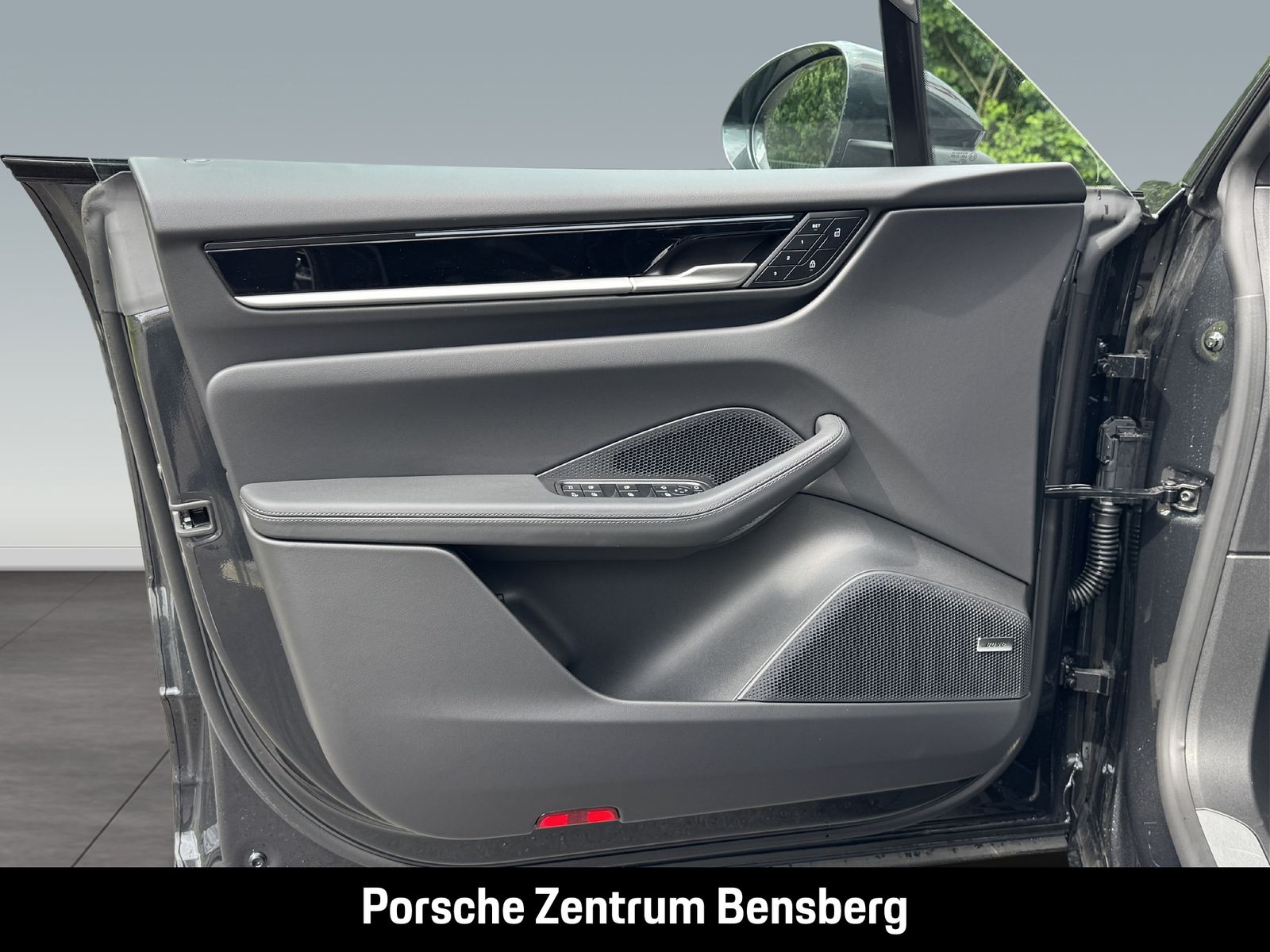 Porsche Macan Electric 4