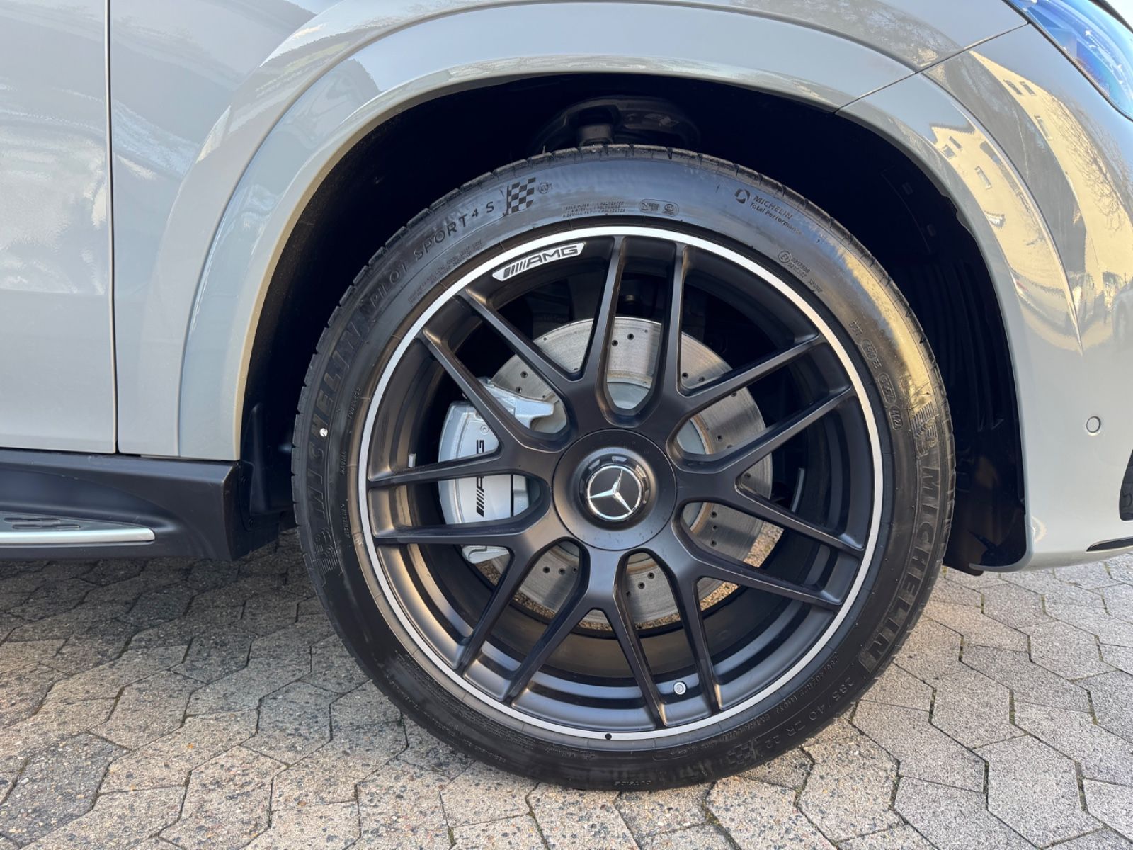 Mercedes-Benz COUPÉ|ROT|MY26|CARBON|BURMESTER|HEAD-UP|MASSAGE|