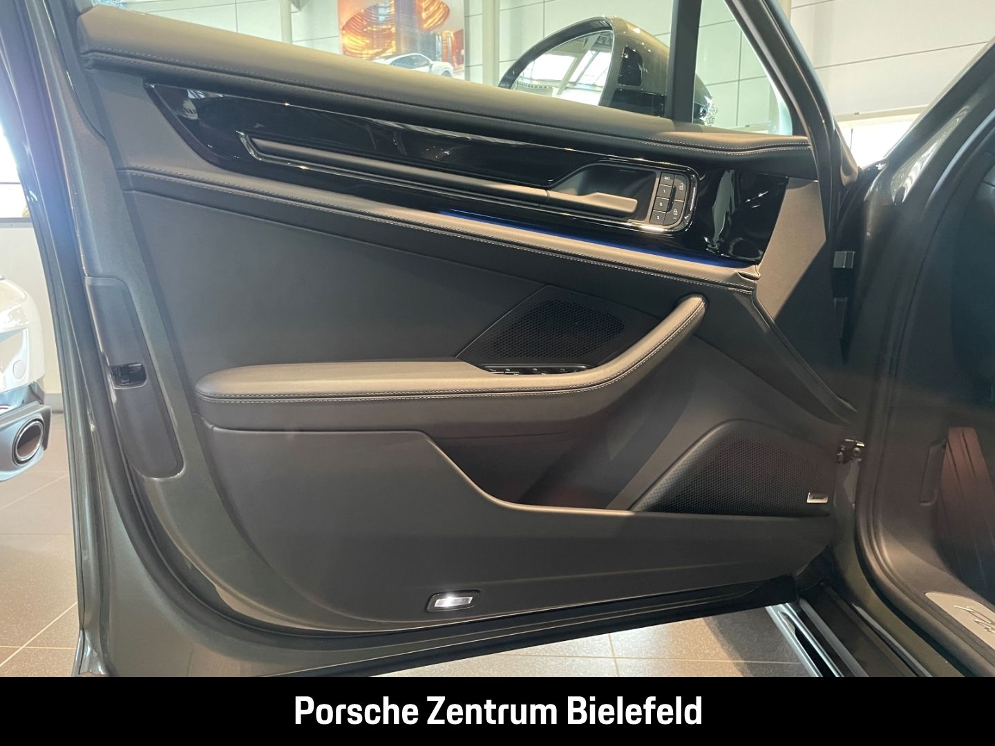 Porsche Panamera 4S E-Hybrid Surround-View Luftfederung