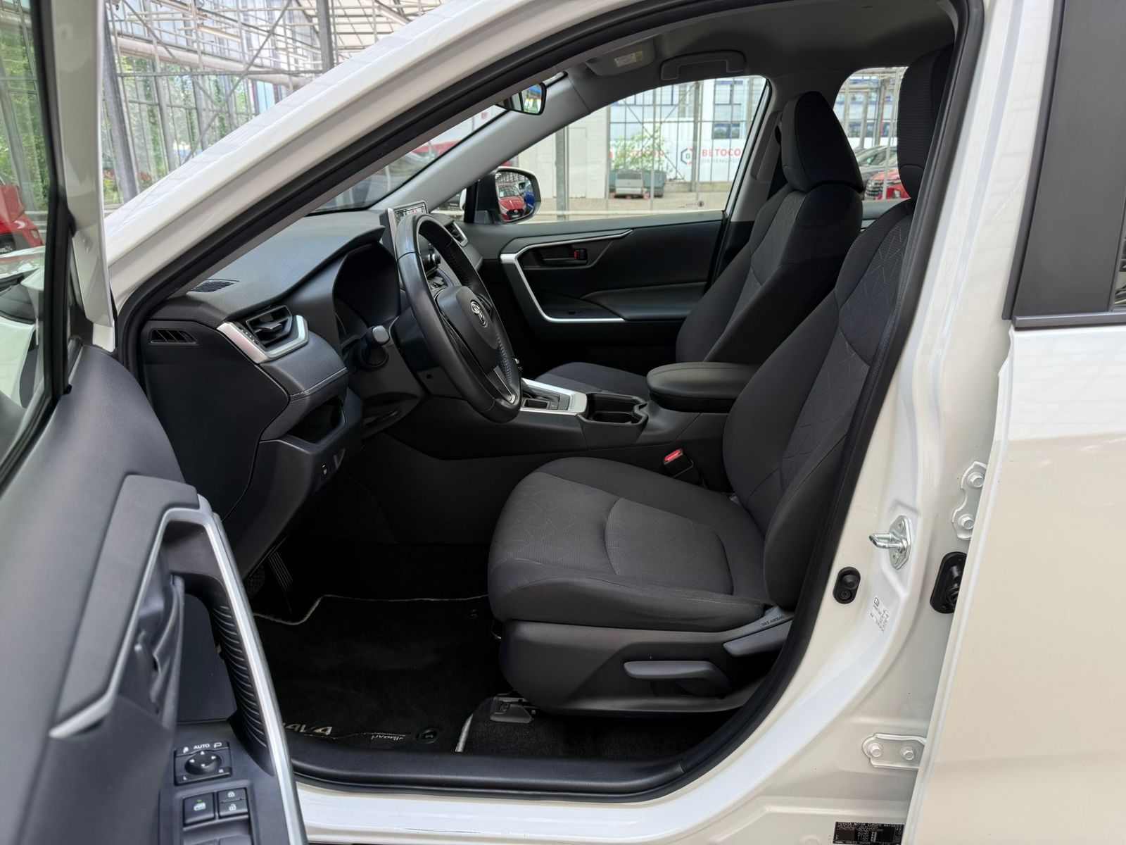 Toyota RAV4 2.5 VVT-i Hybrid 4x2 - Samsaru's Car Outlet