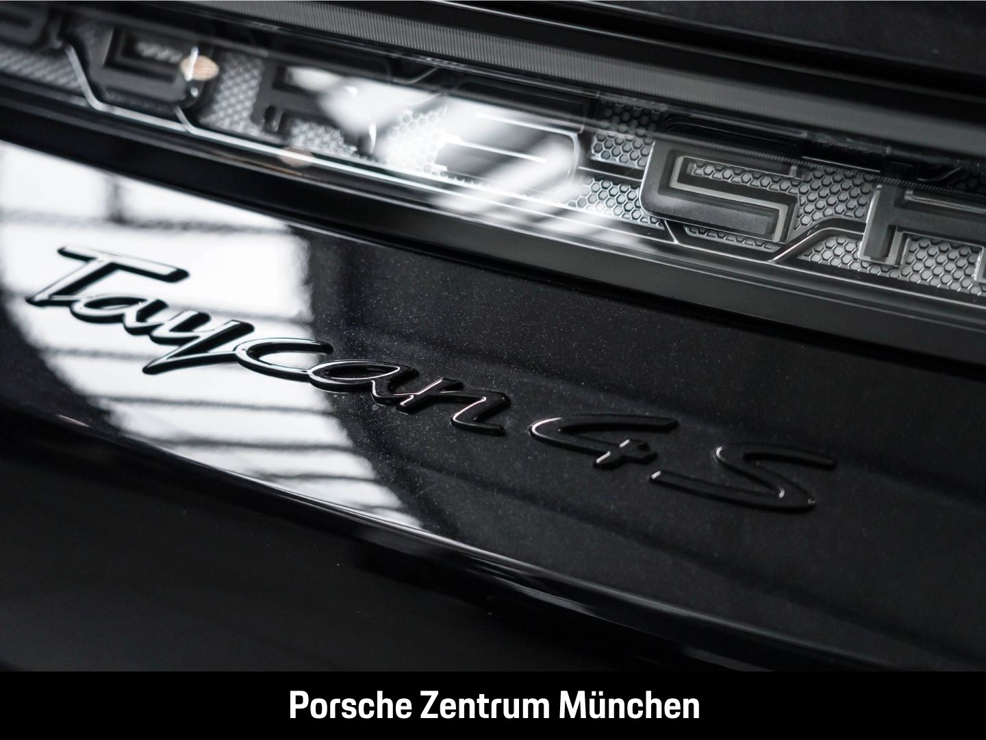 Porsche Taycan 4S Cross Turismo InnoDrive Surround-View