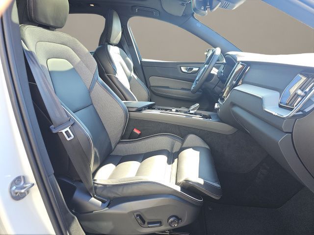 Volvo XC60 B4 Plus Dark - Samsaru's Car Outlet