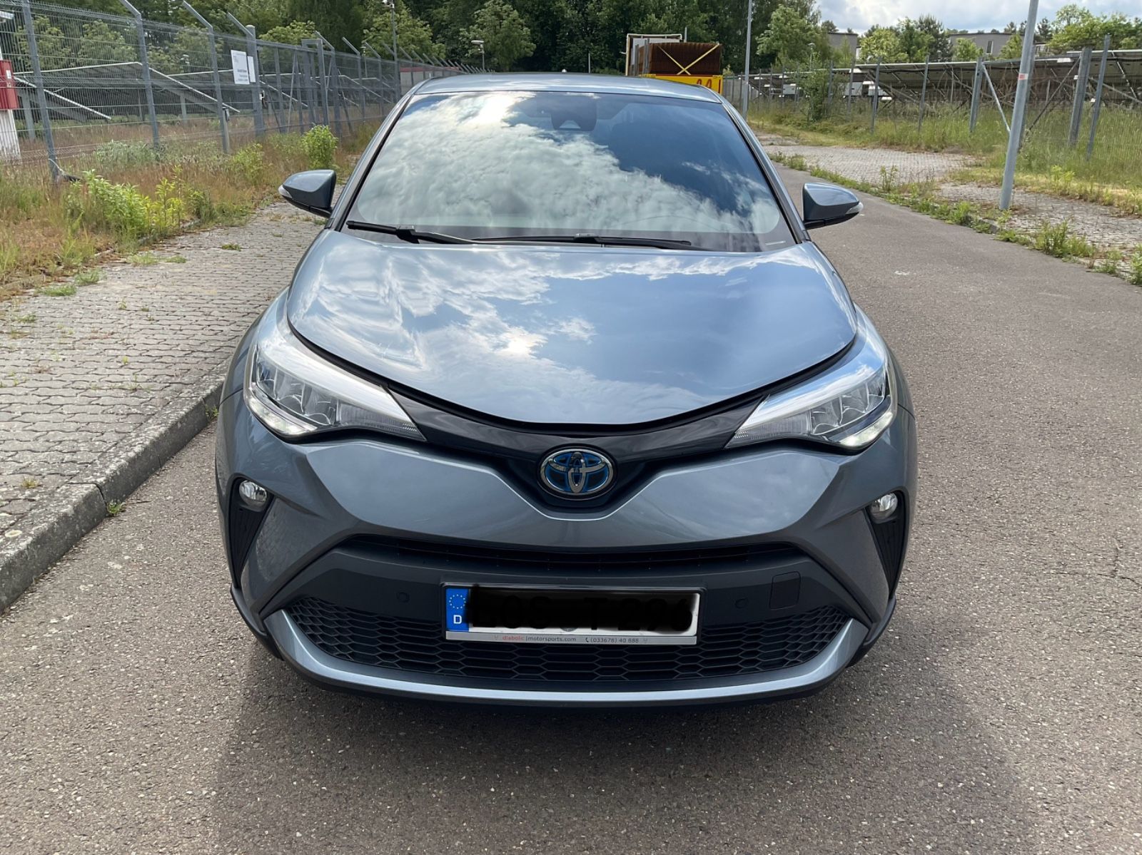 Toyota C-HR Hybrid - Samsaru's Car Outlet