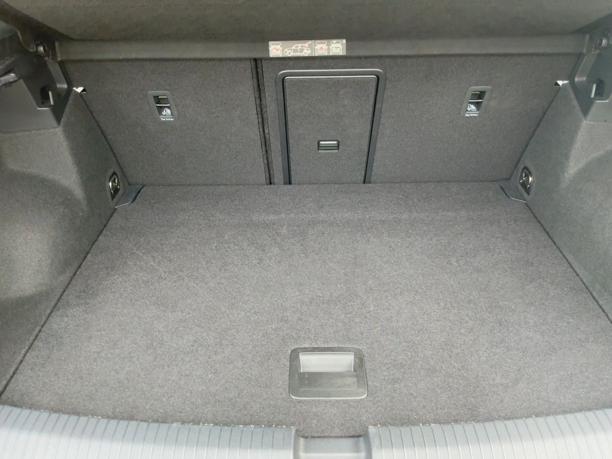 Volkswagen T-Roc 1.5 TSI SPORT - Samsaru's Car Outlet